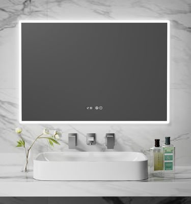 Specchio di bagno a LED intelligente con funzione anti-nebbia, display di tempo e temperatura, attenuazione senza step, design impermeabile, controllo a doppio tocco, temperatura di colore 3000K ~ 6000K, dimensioni e funzionalità personalizzabili
