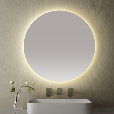 Specchio di bagno a LED intelligente con funzione anti-nebbia, display di tempo e temperatura, attenuazione senza step, design impermeabile, controllo a doppio tocco, temperatura di colore 3000K ~ 6000K, dimensioni e funzionalità personalizzabili